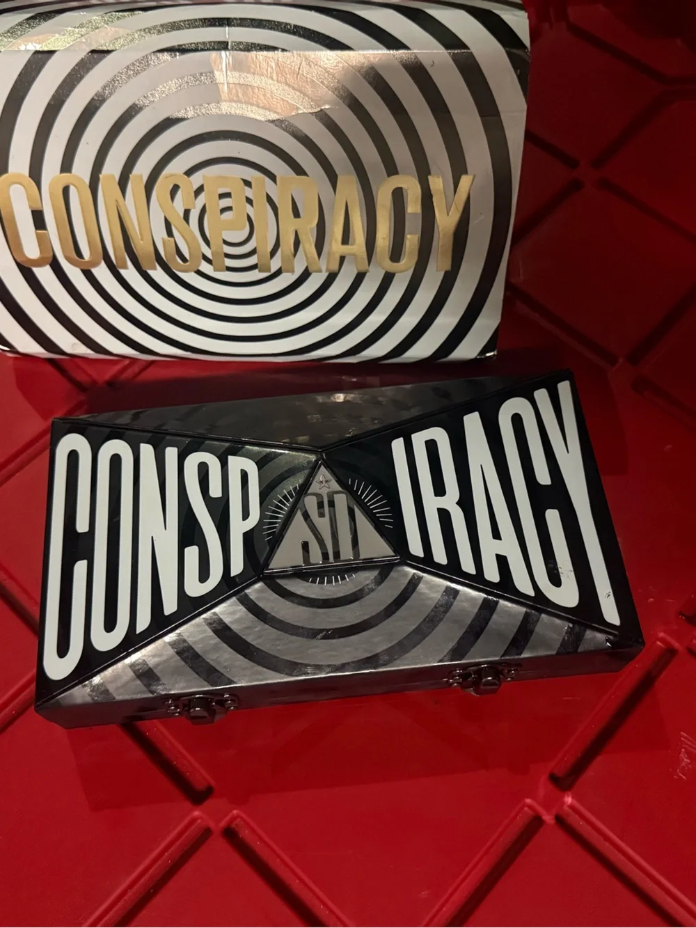 Jeffree Star Conspiracy Eyeshadow Palette - Black & White